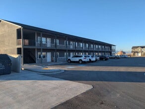 Building Photo - Quality 3 Bedroom 2 Bath
