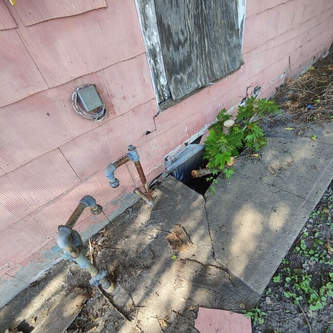 Building Photo - OWNER Finance Home with 10% DOWN