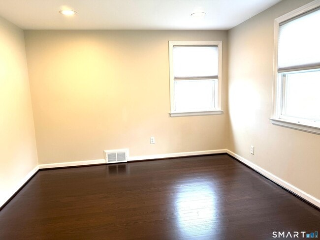 Building Photo - 28 Miamis Rd