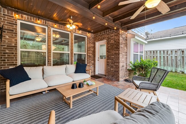 Building Photo - 66 S Longsford Cir