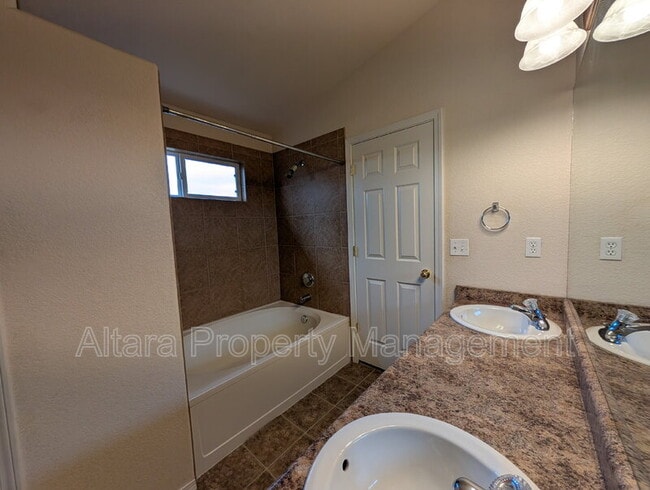 Building Photo - 4848 Iron Horse Villas Point