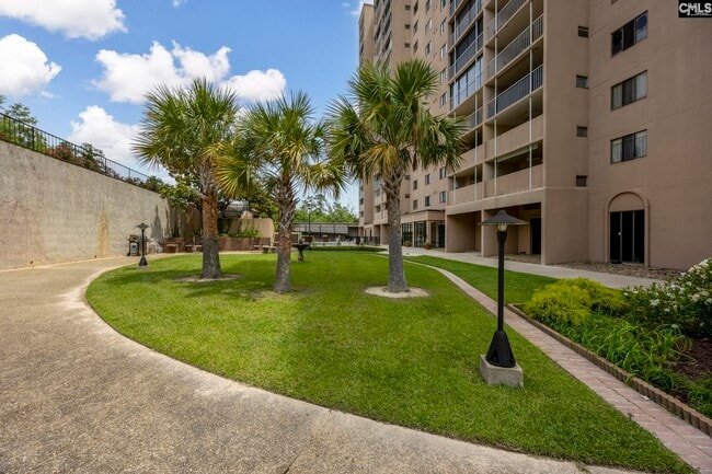 Building Photo - 1825 St Julian Pl