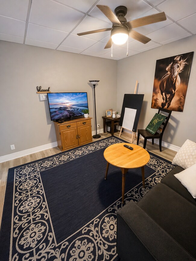 Building Photo - 906 North 6th Ave E