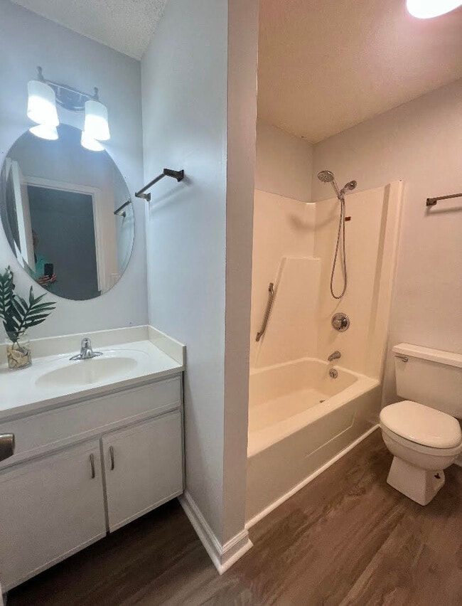 Building Photo - 212 11th Ave S