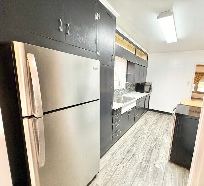 Building Photo - Move in ready home on Routt!