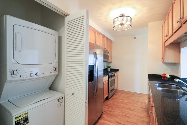 Building Photo - 1160 S Michigan Ave