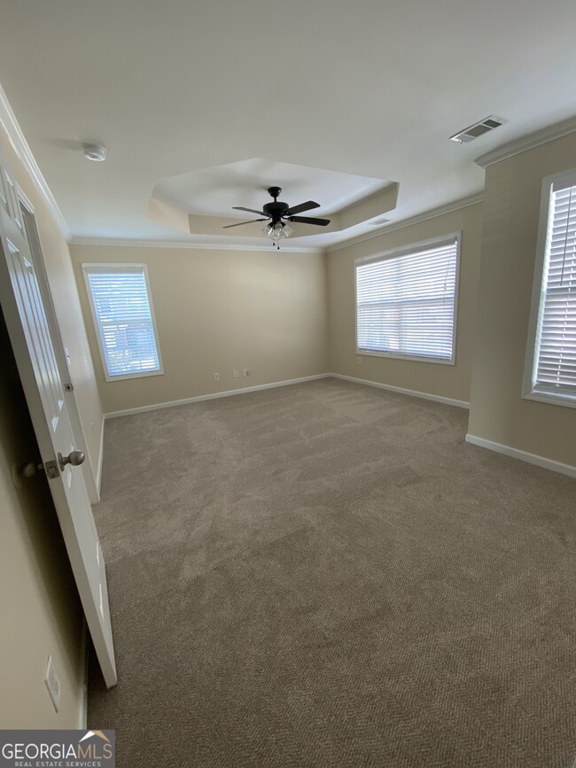 Building Photo - 212 Village Dr
