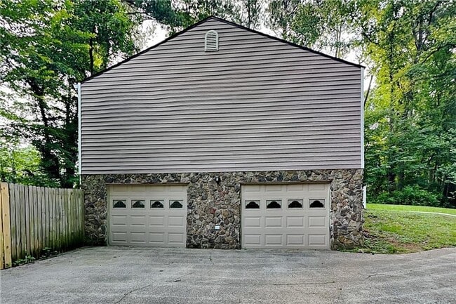 Building Photo - 2426 Emberwood Ct