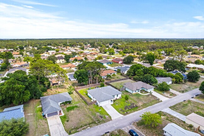 Building Photo - 3/2, fully fenced single family home in NW...