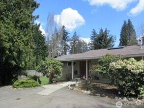 Building Photo - 2Bd/.75Ba Kirkland Condo