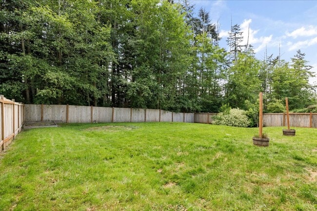 Building Photo - Beautiful Spacious 4 Bedroom 2.75 Bathroom...