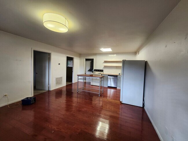 Building Photo - 3123-3125 Navajo Dr