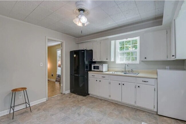 Building Photo - Charming North Augusta Living on a Spacious 1-Acre Lot!