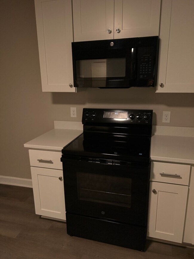 Building Photo - 416 Ross St