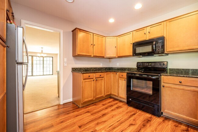 Building Photo - 6979 Pebble Creek Woods Dr