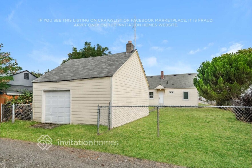 Building Photo - 3216 S 72nd St