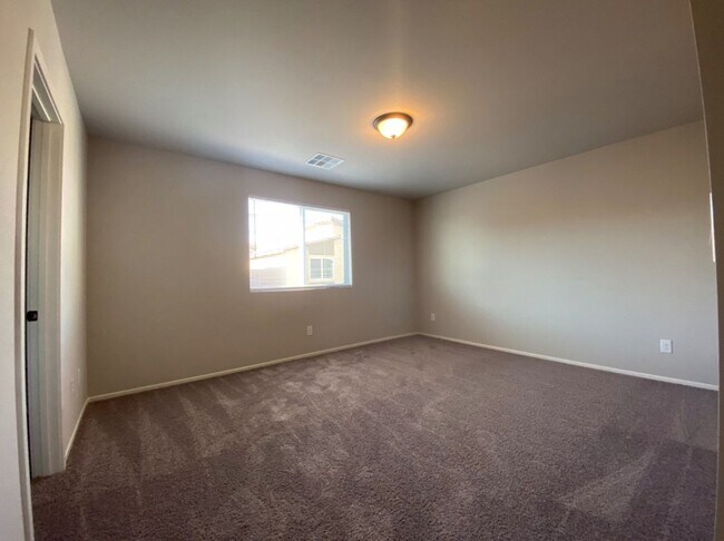Building Photo - AMAZING GATED 3 BED 2.5 BATH 2 CAR GARAGE !