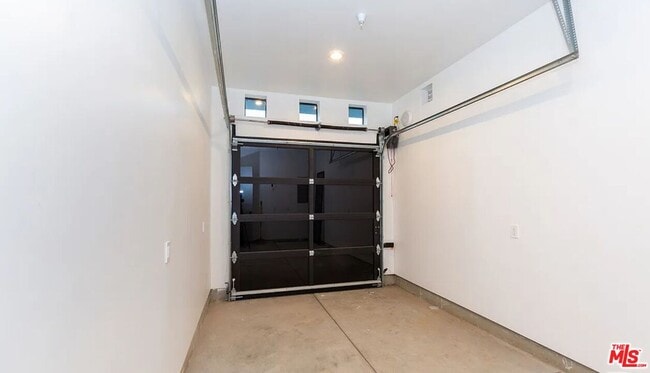 Building Photo - 1637 S Sherbourne Dr