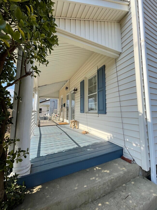 Building Photo - 737 First Ave