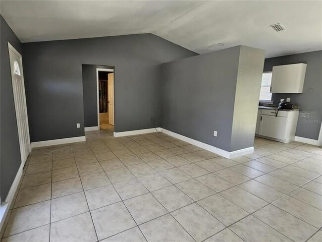 Building Photo - 635 Parakeet Ct