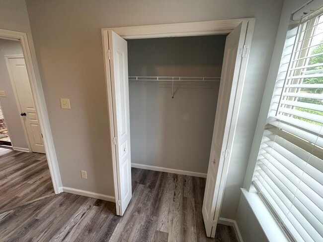 Building Photo - Loudon 3-bedroom 2-bathroom home with open layout on corner lot available 11/15
