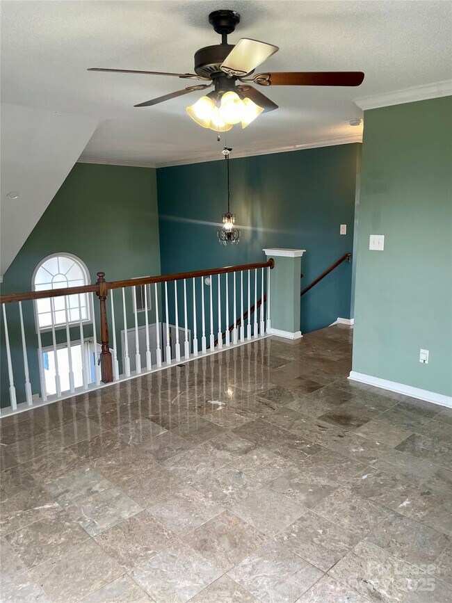 Building Photo - 3823 Thomas Ridge Dr