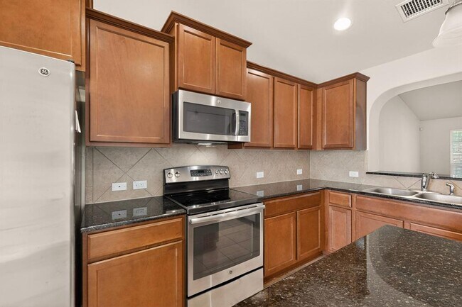 Building Photo - 18401 Friendship Hill Dr