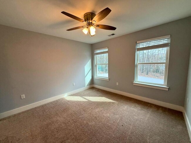 Building Photo - 6810 City View Dr