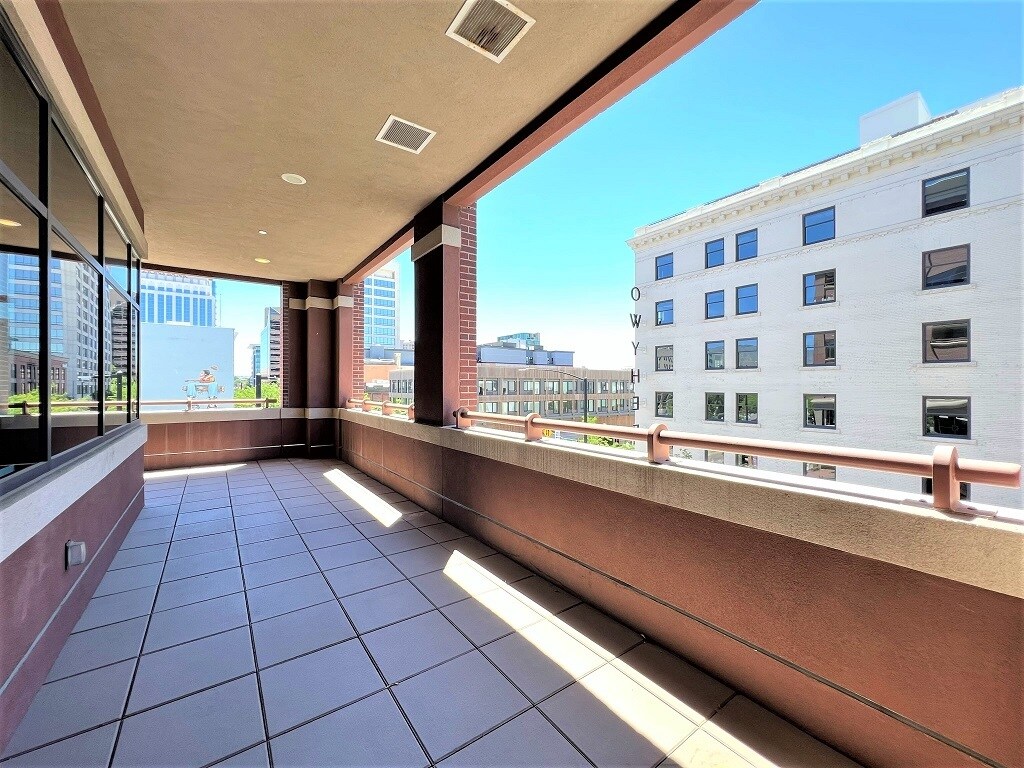 Building Photo - 1112 W Main St