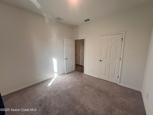 Building Photo - 1031 Grapefruit Rd SE