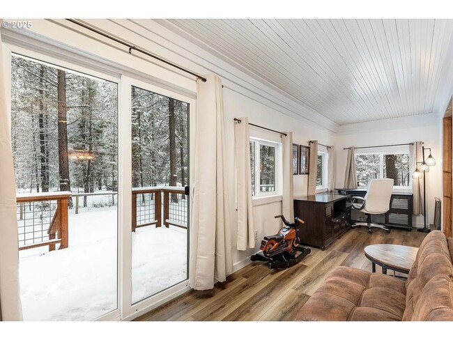 Building Photo - Charming Historic 2 Bed Home + Bonus Room ...