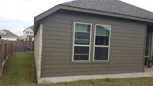 Building Photo - 212 Freeman Loop