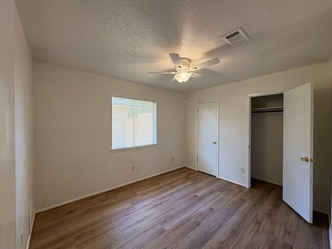 Building Photo - 4834 Bridgemont Ln