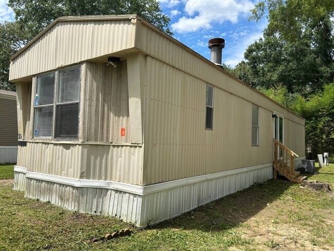 Building Photo - 26 White Oak Village