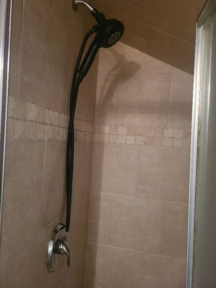 Building Photo - 16 Queen Rd