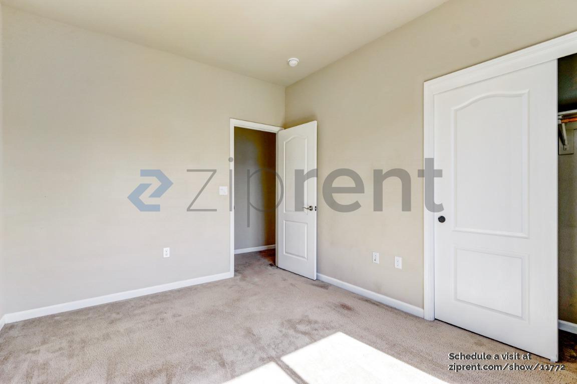 Building Photo - Unit