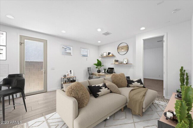 Building Photo - 17021 W Echo Ln