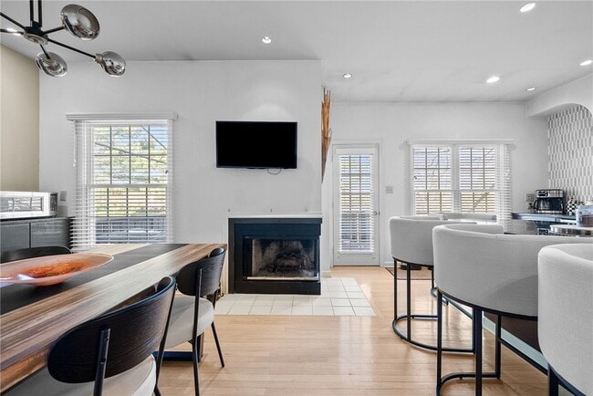 Building Photo - 302 Kingsberry Cir