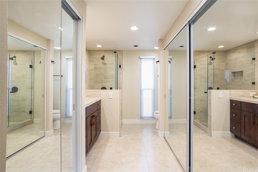 Building Photo - 2426 Lesparre Way