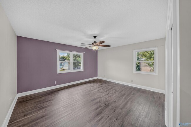 Building Photo - 1208 SE Willowbrook Dr