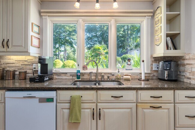 Building Photo - Waterfront Property