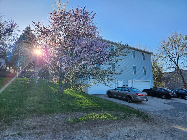 Primary Photo - 1 Rosamond St