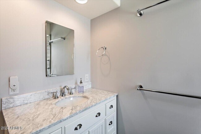 Building Photo - 10415 N 10th St