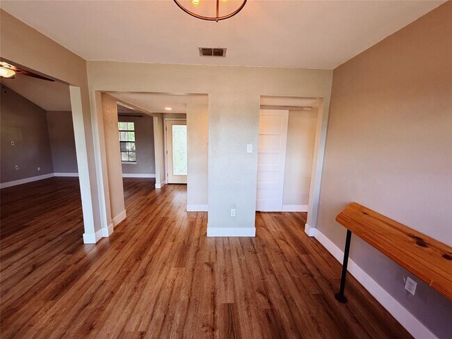Building Photo - 1711 Ryon Ln