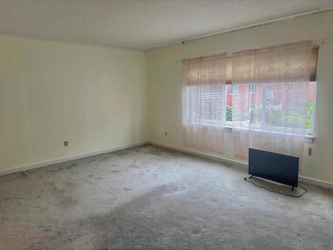 Building Photo - 282 Place Ln