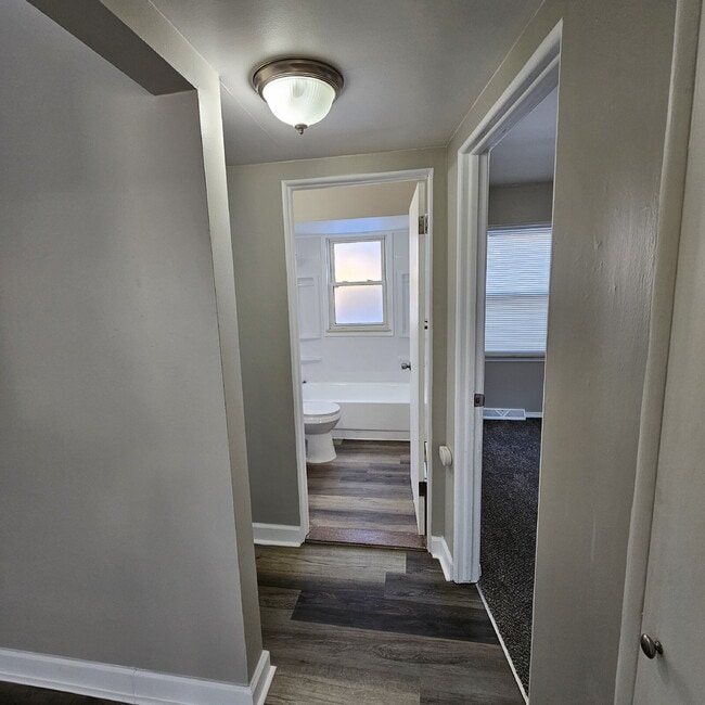 Building Photo - 3 Bedroom, 1 Bath Ranch w/ Fresh Updates Throughout. Spacious Living Room w/ New Laminate Floorin...