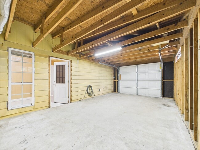 Building Photo - 1213 W Sidnor St