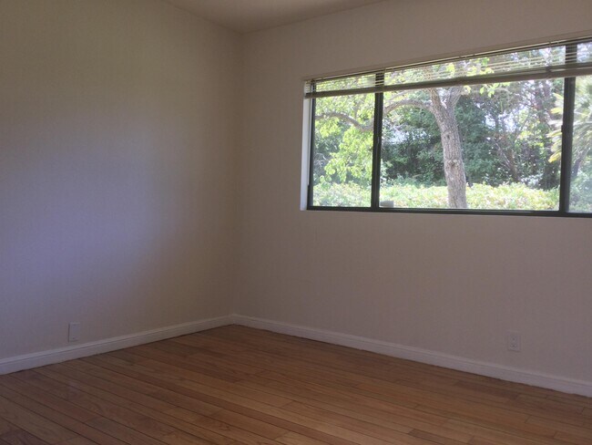 Building Photo - 55 Del Monte Dr
