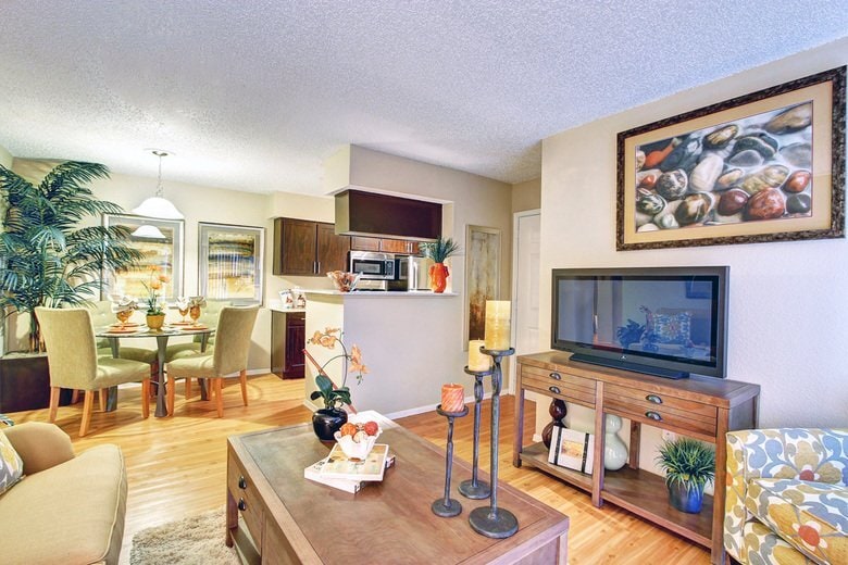 Building Photo - 2015 Cedar Bend Dr