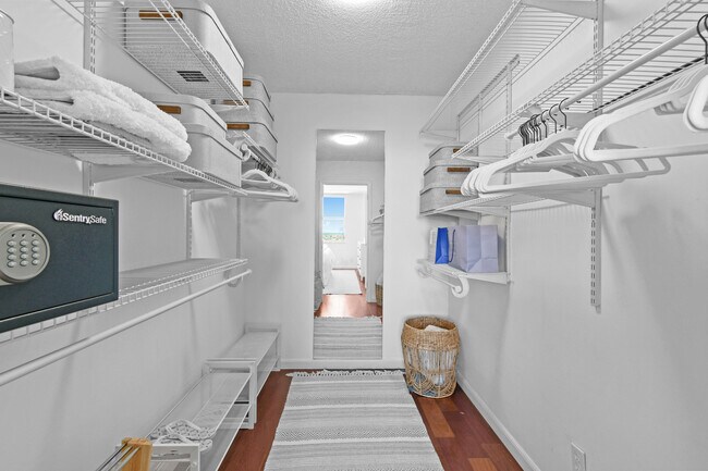 Building Photo - 1701 S Flagler Dr